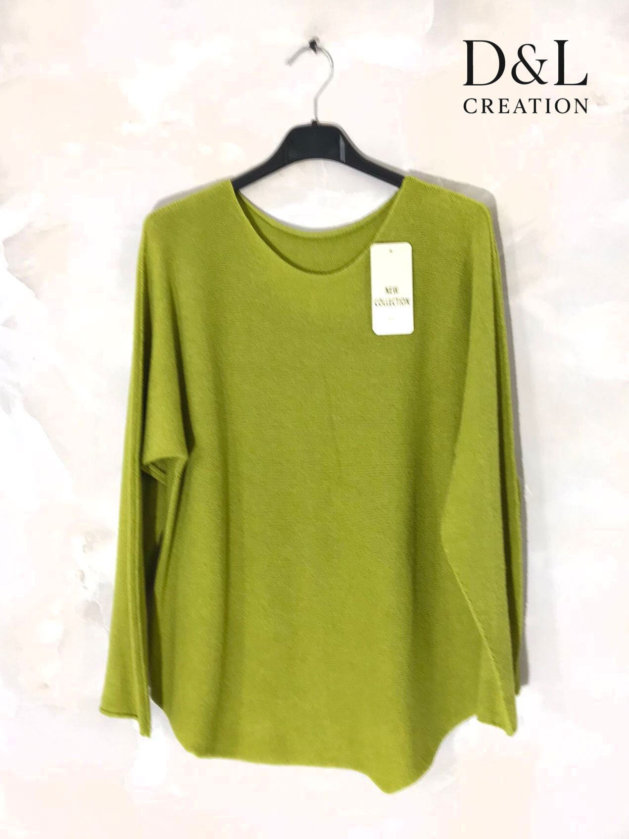 Solid color stretch sweater with a round neck