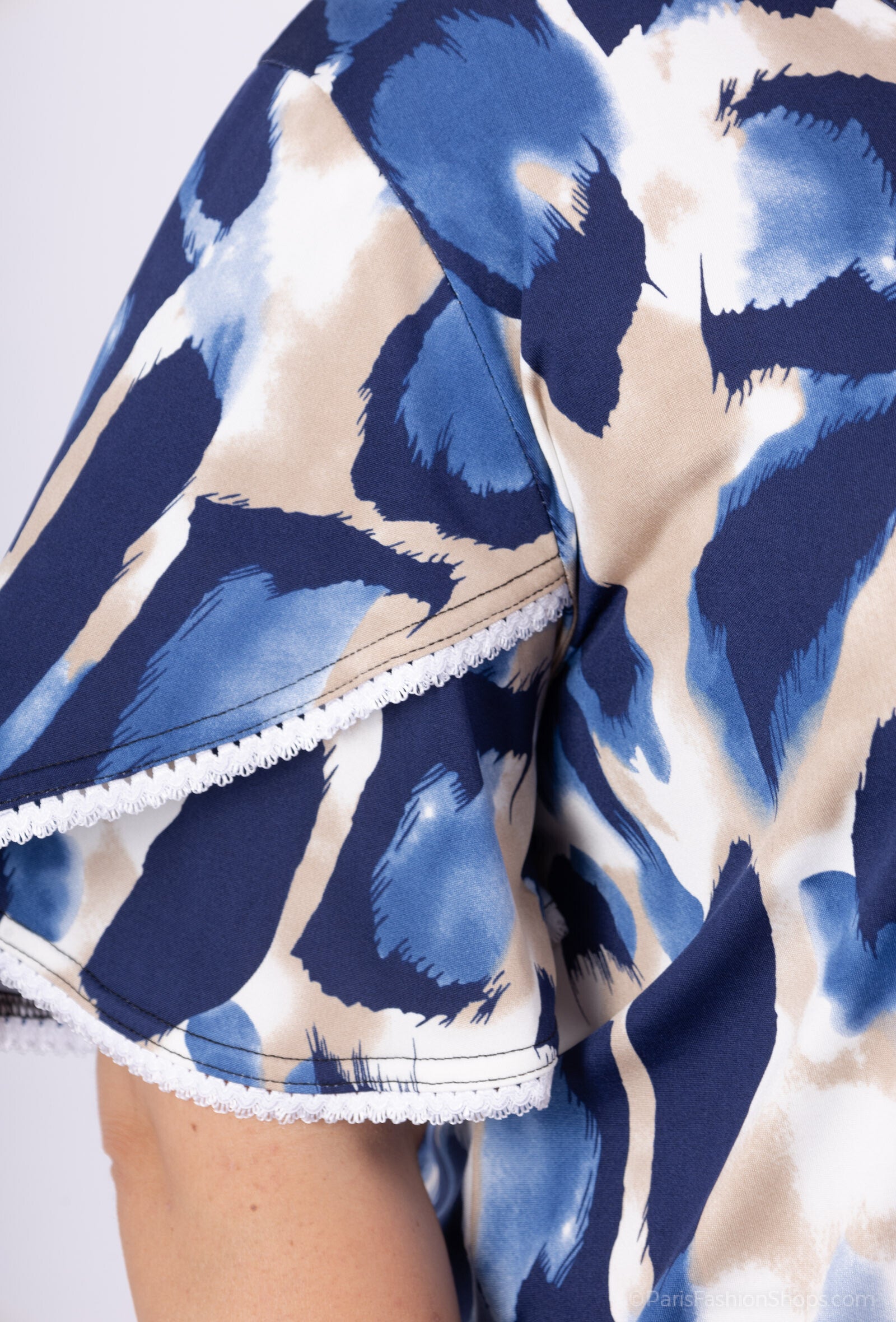 Plus Size Flowy Sommartunika med Spetsdetaljer