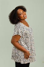 Elegant Blus med Charmig Slips i Plusstorlek