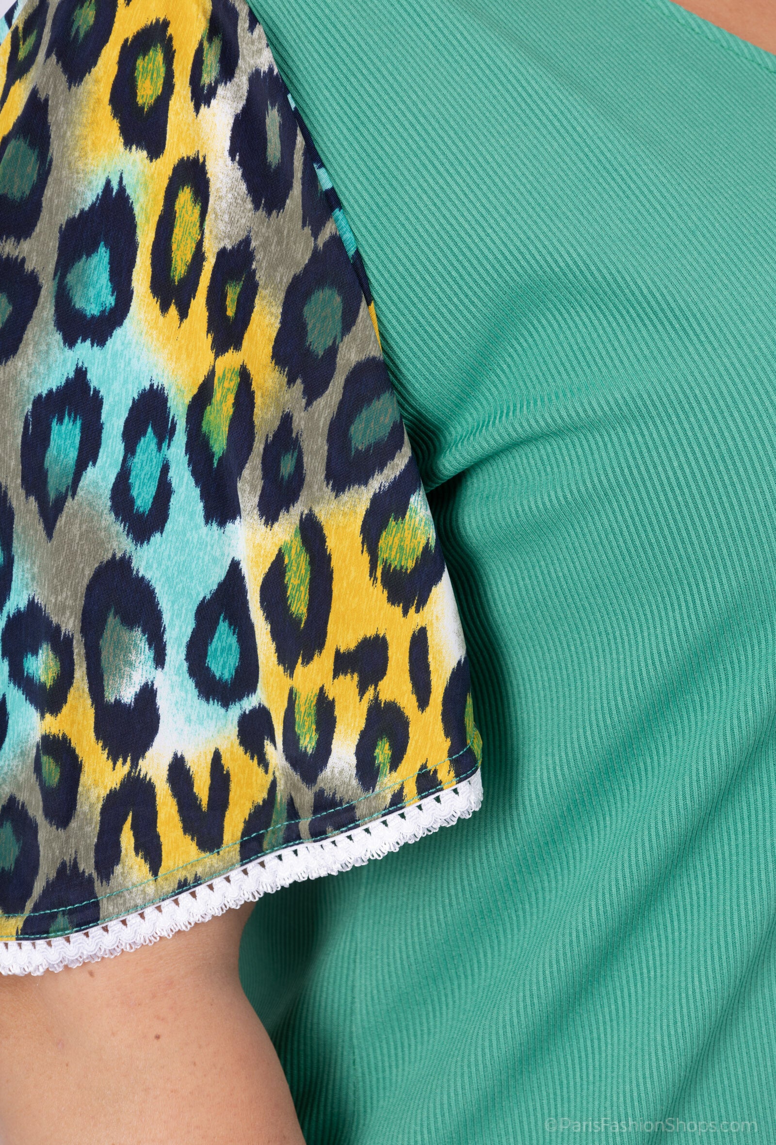 Plus Size Blus med Fladdrande Ärmar och Spets