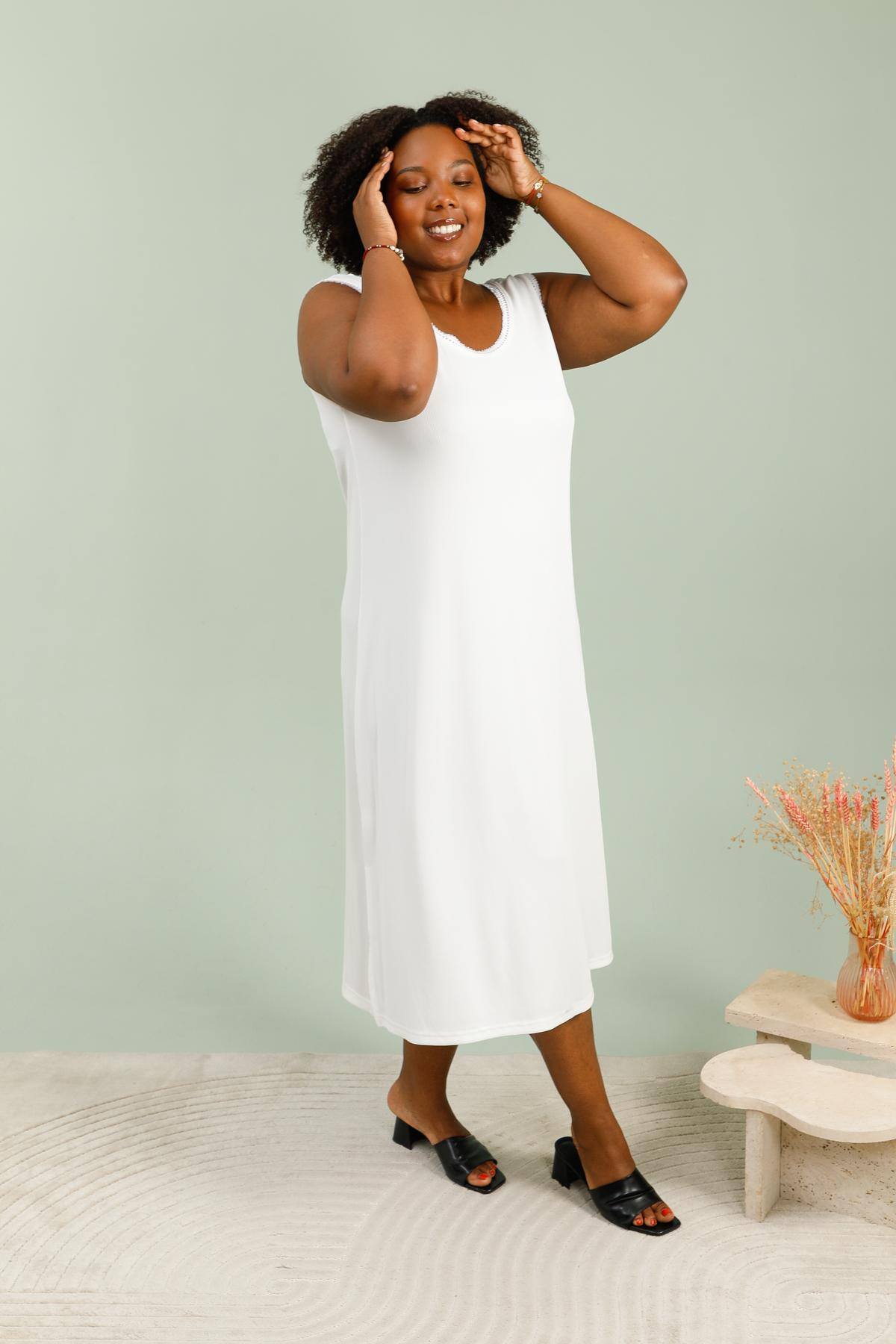 Chiquease Sommardress i Spets - Längd: 125 cm i Stor Storlek