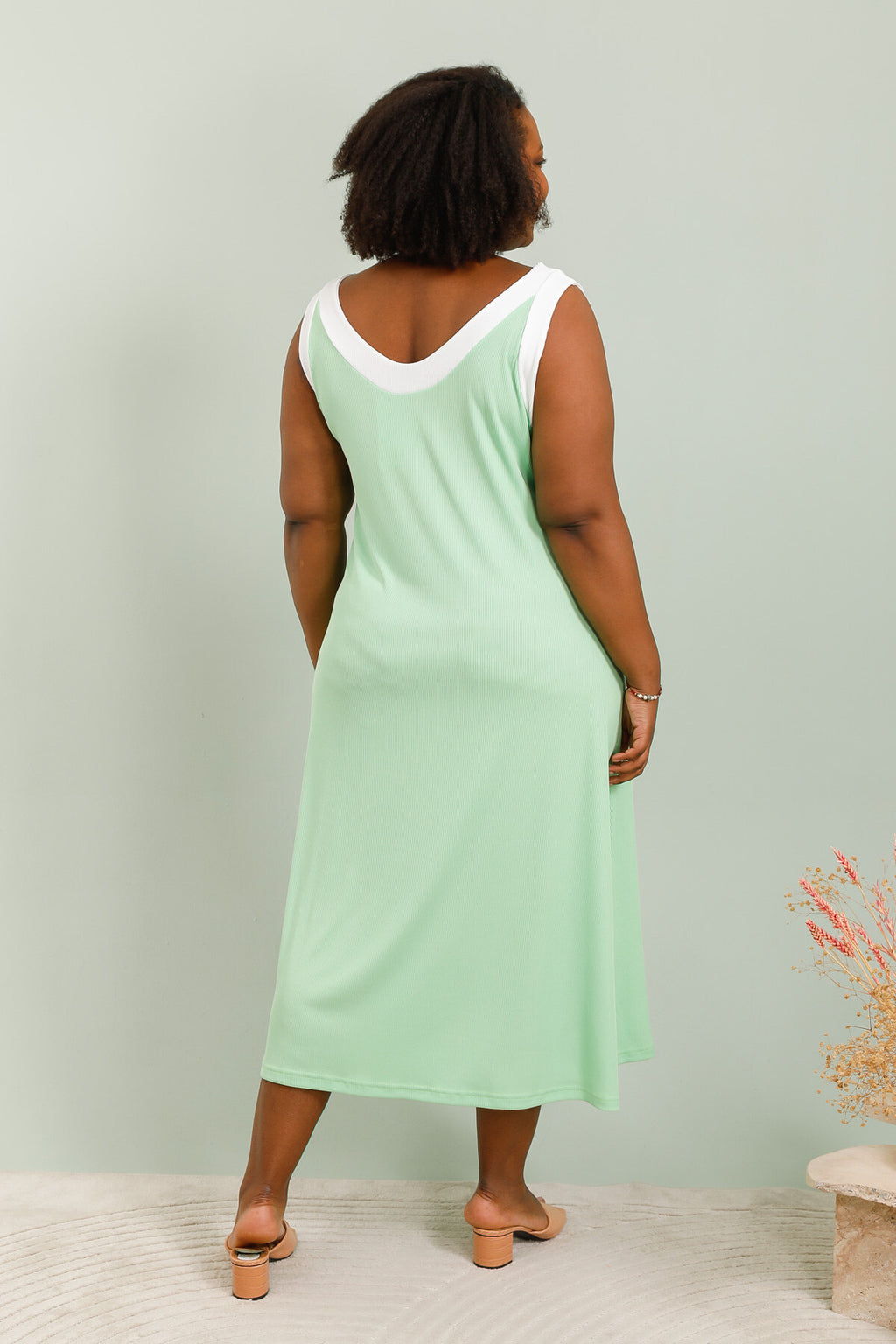 Tvåfärgad V-ringad Klänning i Stor Storlek