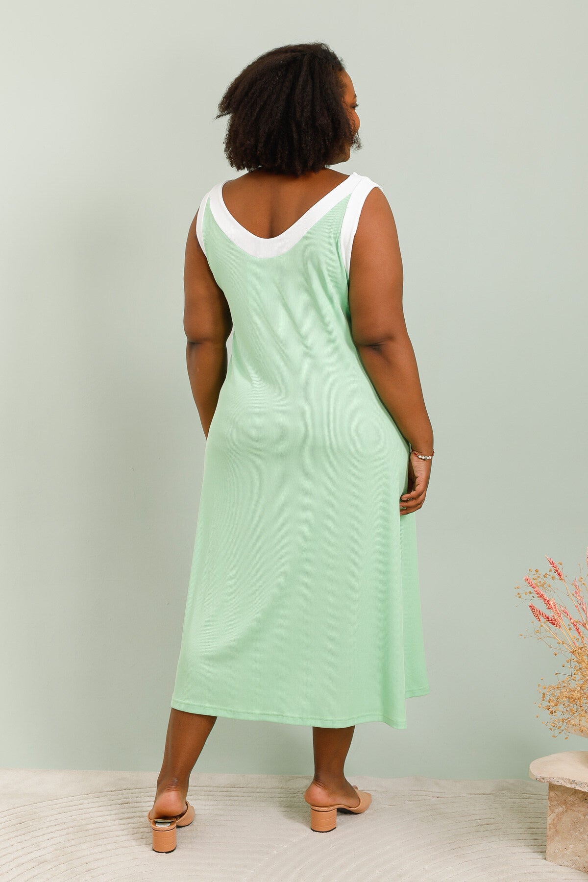 Tvåfärgad V-ringad Klänning i Stor Storlek