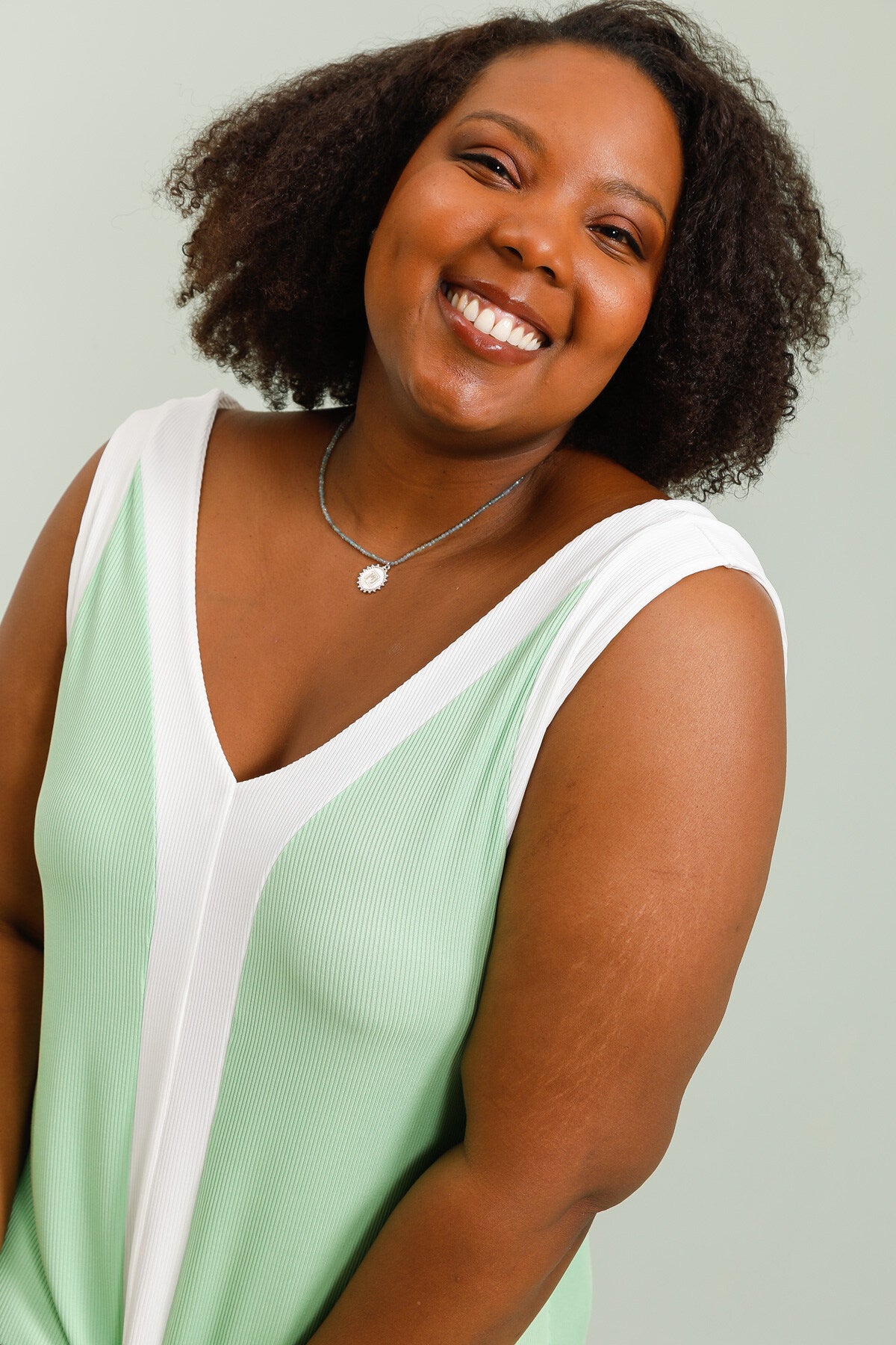 Tvåfärgad V-ringad Klänning i Stor Storlek