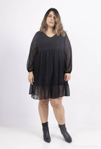 Plus Size Klänning med Volanger och Metalltrådar