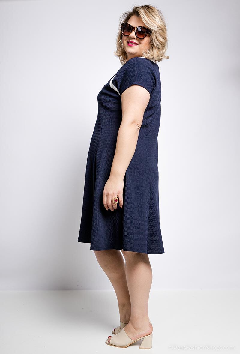 Plus Size Klänning med Kontrasterande Kant