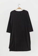 Plus Size Klänning med Glänsande Detaljer