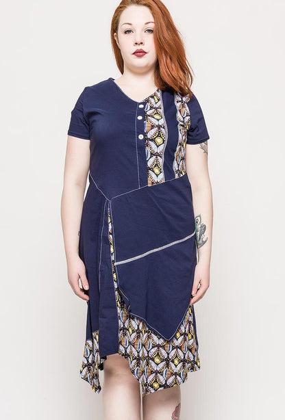 Plus Size Klänning med Tryckt Yoke