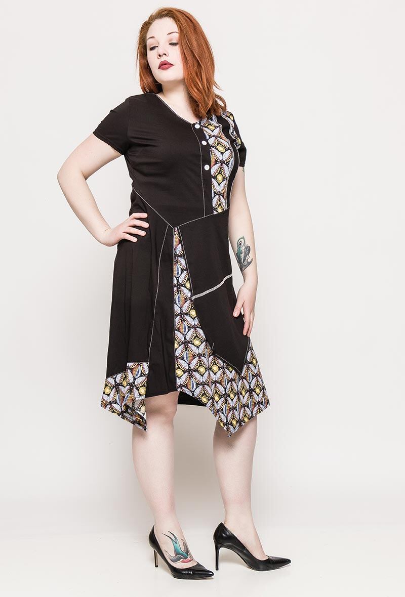 Plus Size Klänning med Tryckt Yoke