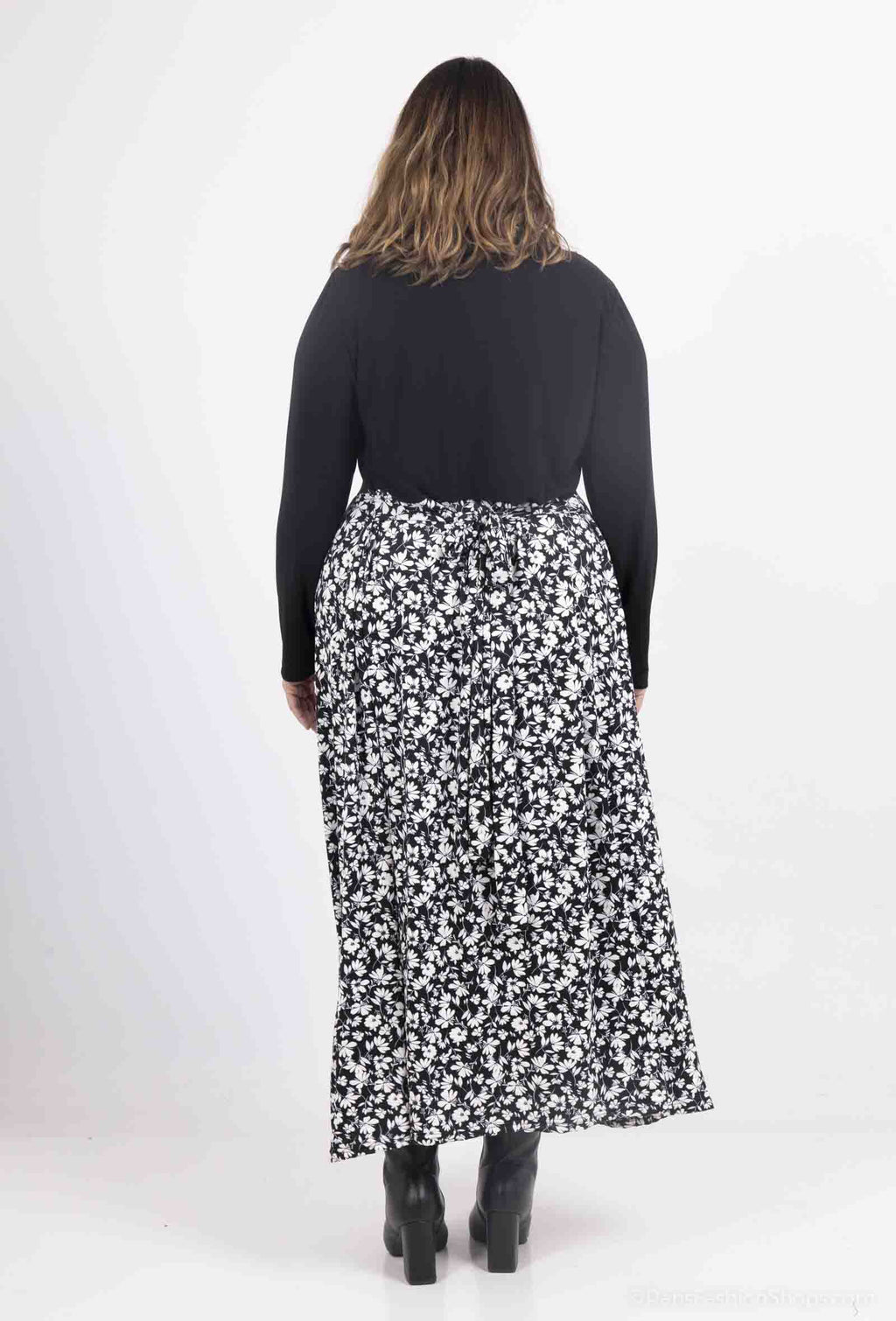 Plus Size Tvåfärgad Rundhalsad Klänning med Bälte och Blommor