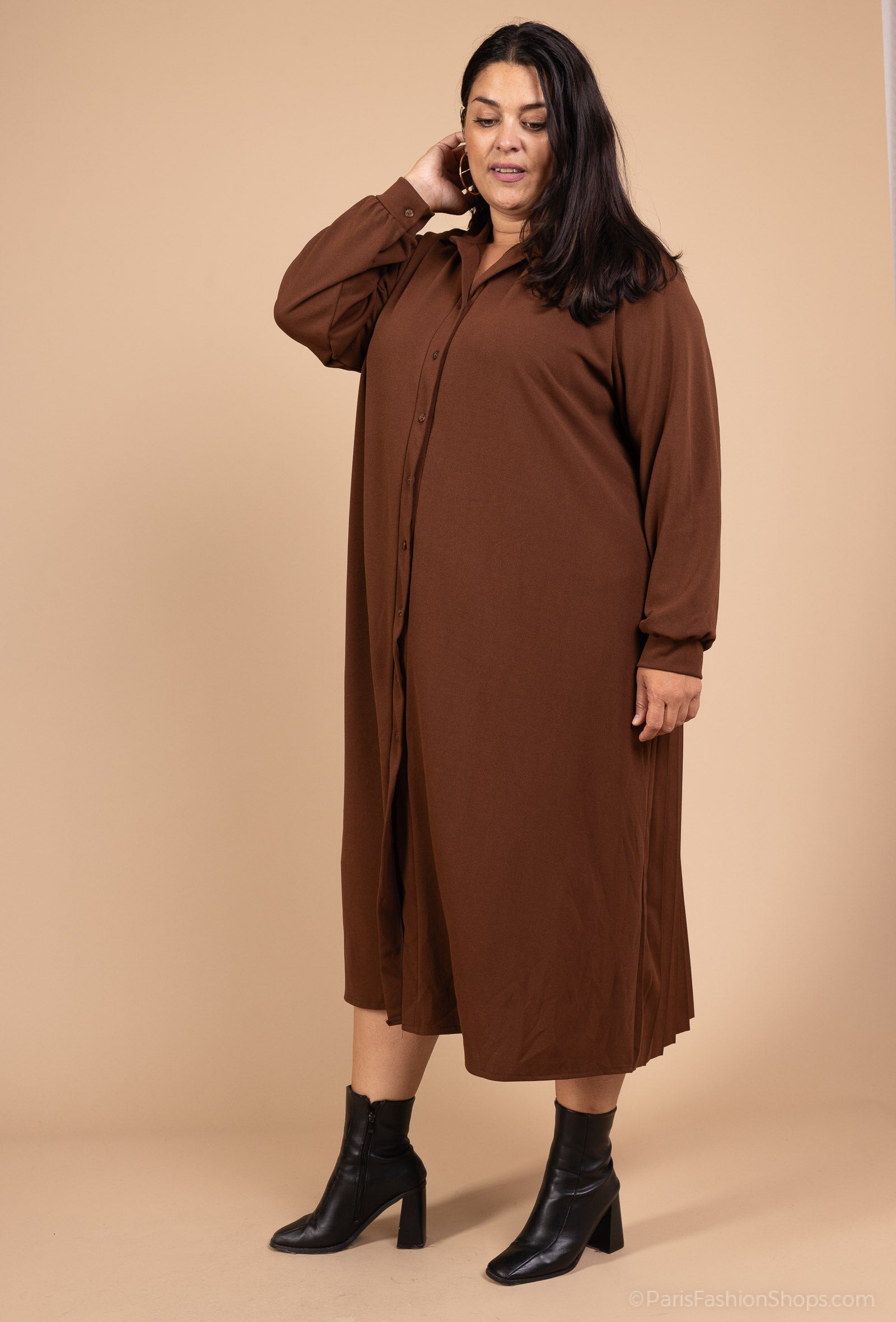 Lång skjortklänning med plisserad rygg i Plus Size