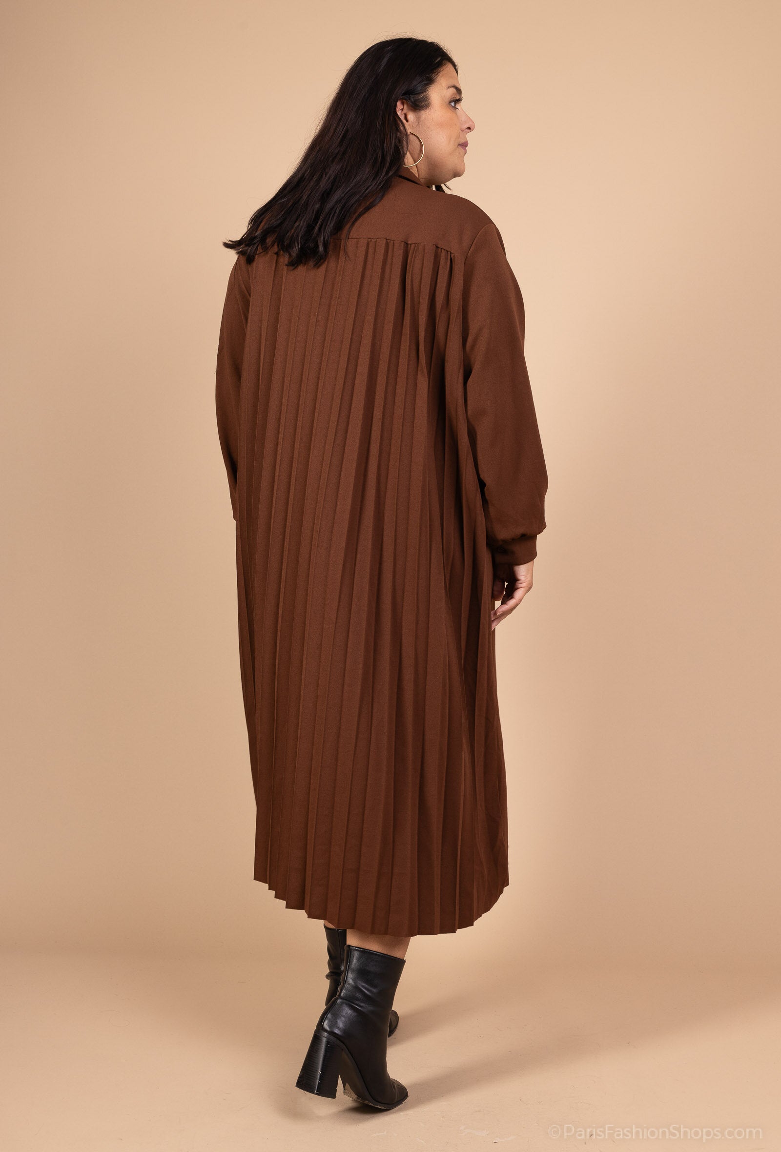 Lång skjortklänning med plisserad rygg i Plus Size