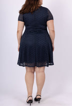 Plus Size Spetsklänning med Flared Dublett