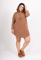 Velvet dress with necklace sizes T38 to T50 i Stor Storlek