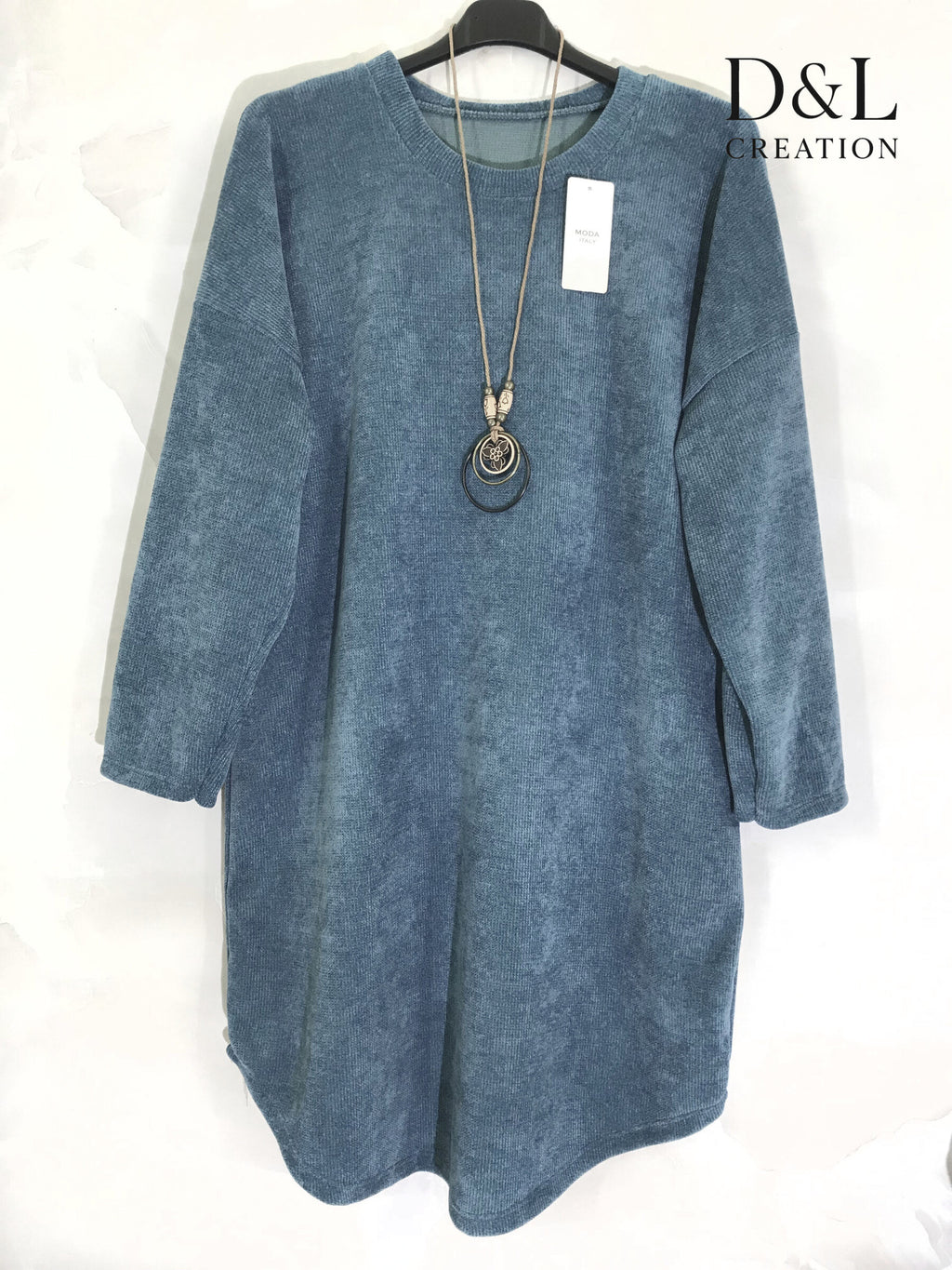 Velvet dress with necklace sizes T38 to T50 i Stor Storlek