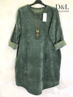Velvet dress with necklace sizes T38 to T50 i Stor Storlek