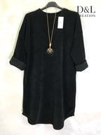 Velvet dress with necklace sizes T38 to T50 i Stor Storlek