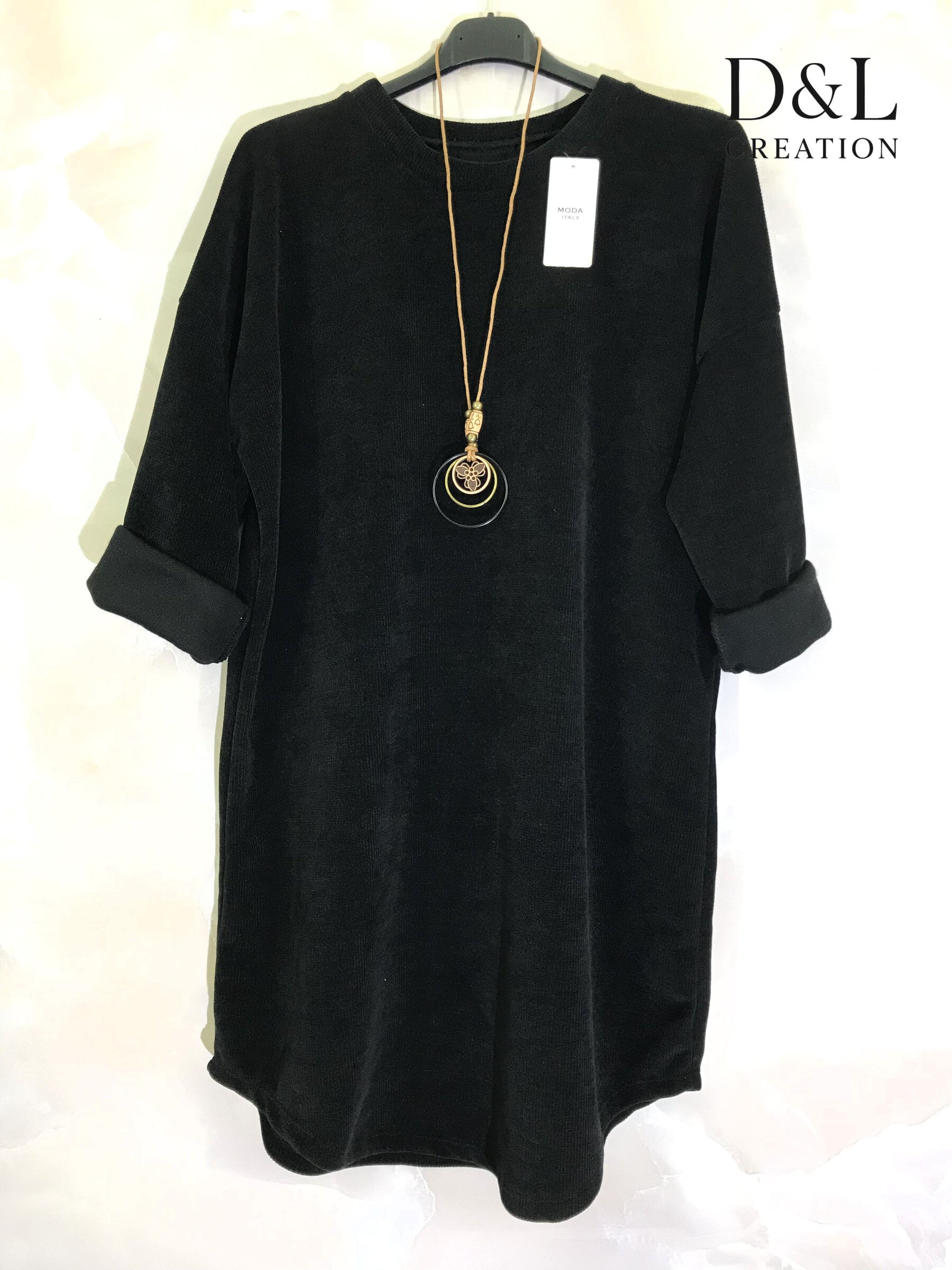 Velvet dress with necklace sizes T38 to T50 i Stor Storlek