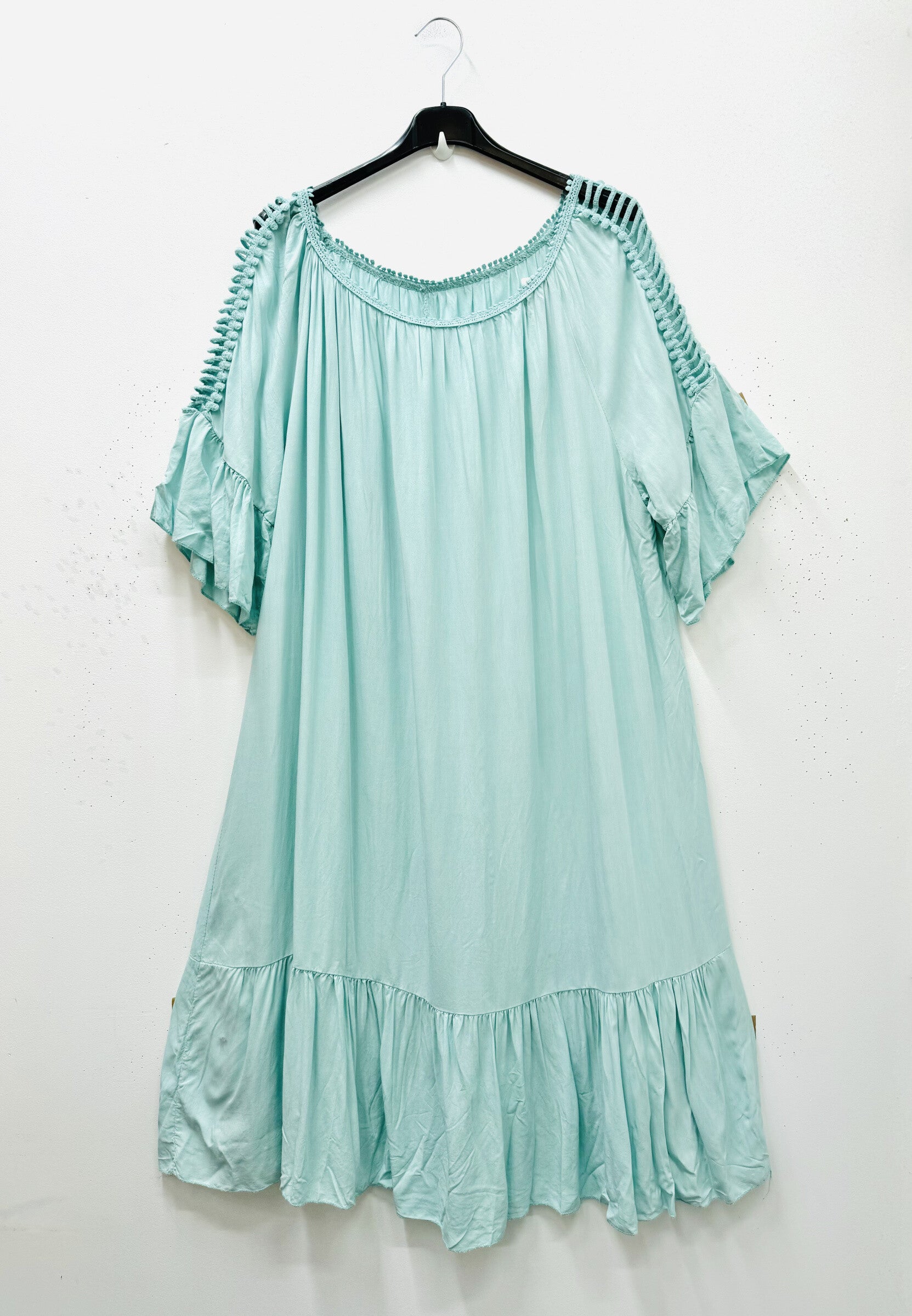 Plus Size Flowy dress with cutout shoulders