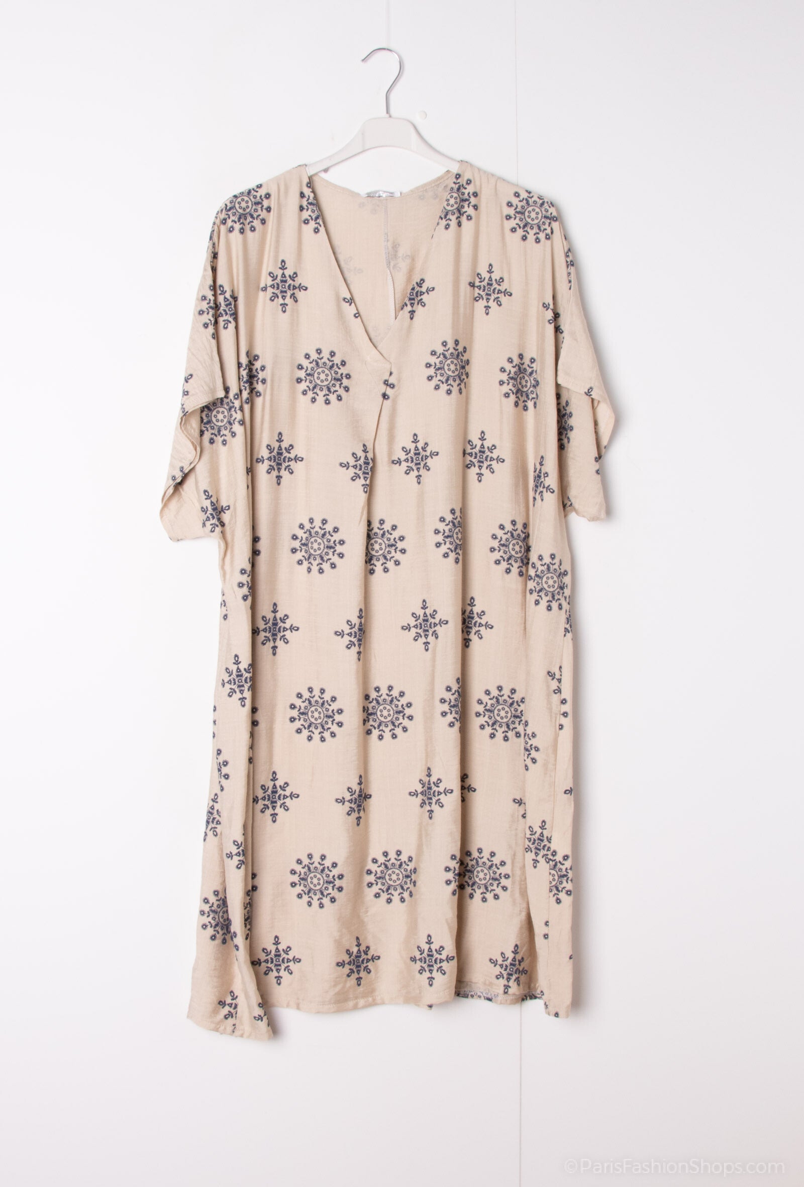 Plus Size Printed fluid dress with snowflake print