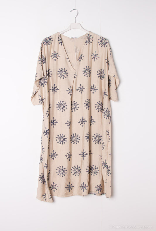 Plus Size Printed fluid dress with snowflake print
