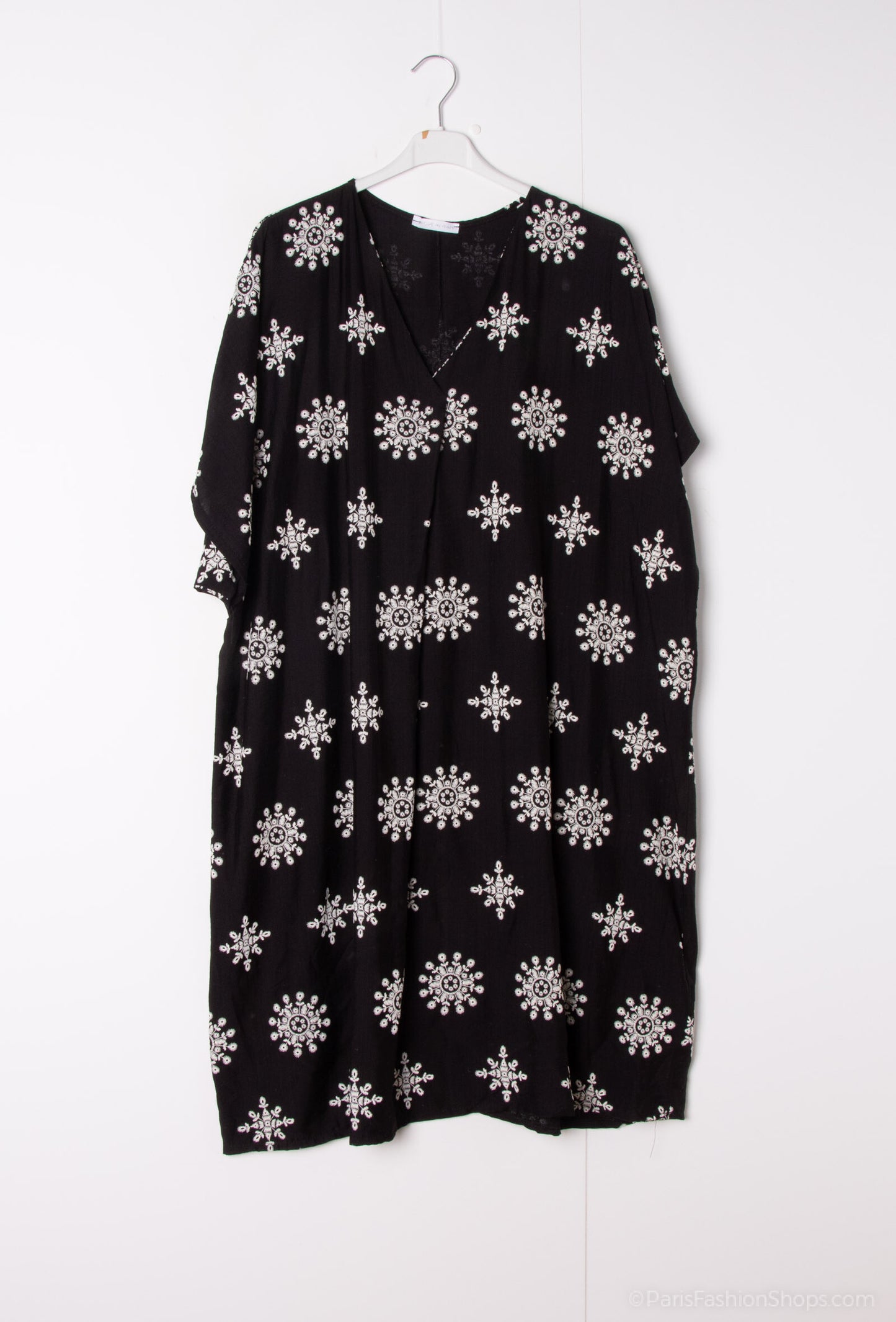 Plus Size Printed fluid dress with snowflake print