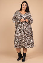 Flowy printed dress i Stor Storlek