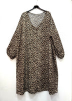 Flowy printed dress i Stor Storlek