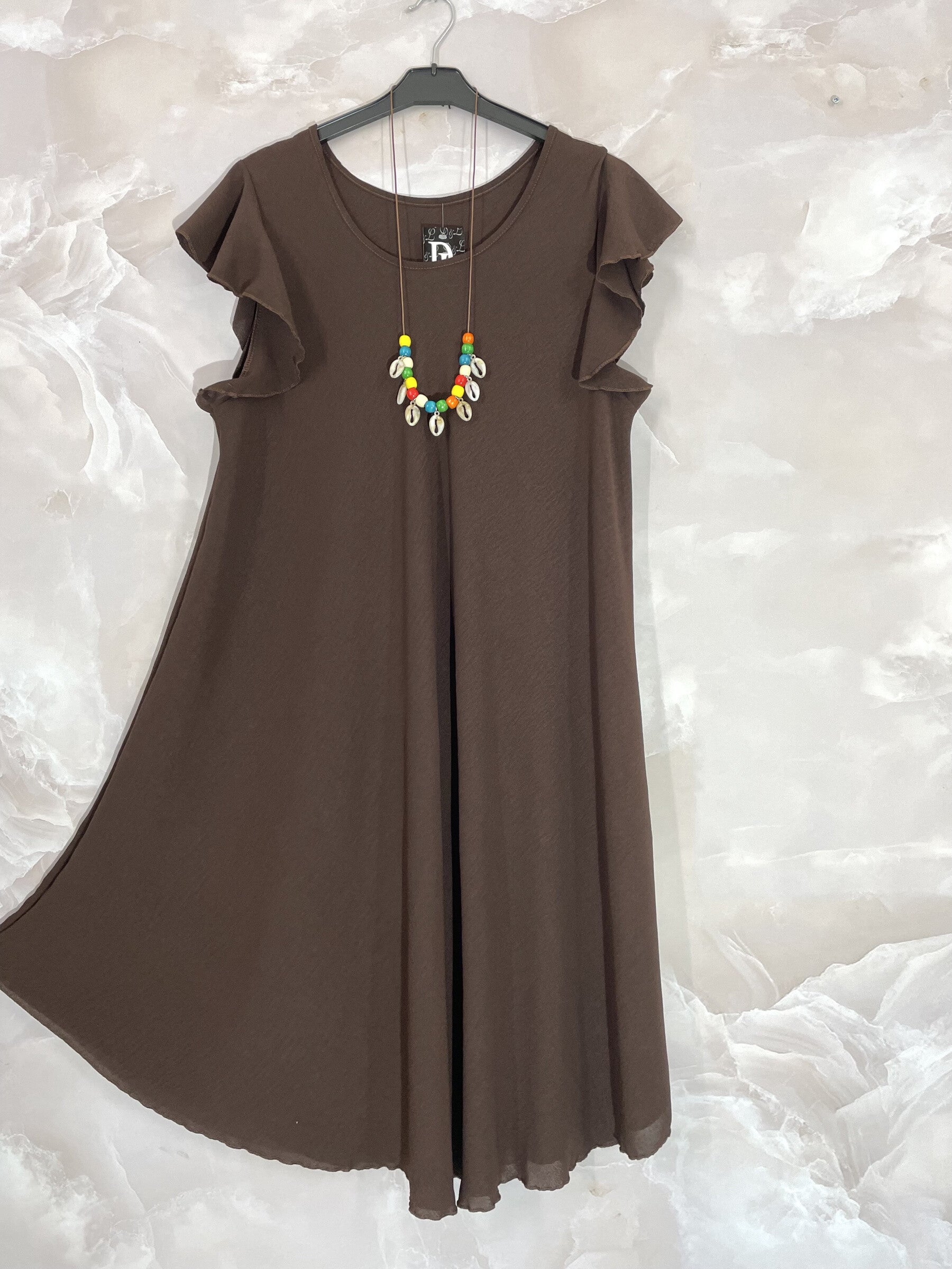 Stort utsvängt midiklänning med fluffiga ärmar T38 till T52 i Stor Storlek