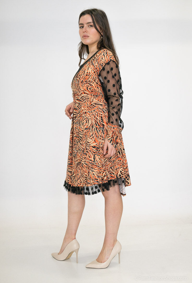Printed dress with plumetis details i Stor Storlek