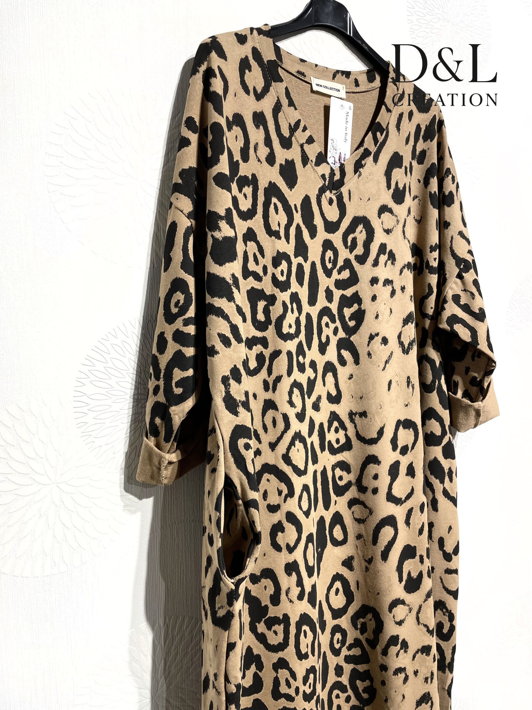 Lång bomulds klänning med leopardmönster, storlekar T38 till T52 i Stor Storlek