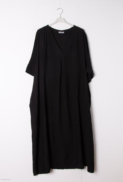 Plus Size Long V-neck trapeze dress with 2 pockets