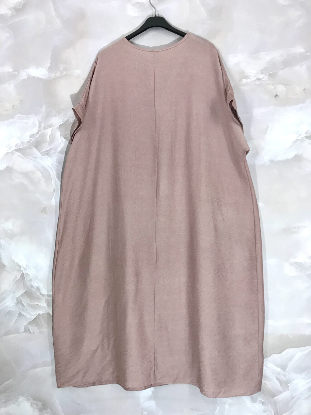Plus Size Långklänning med Korta Ärmar och Silverblomma