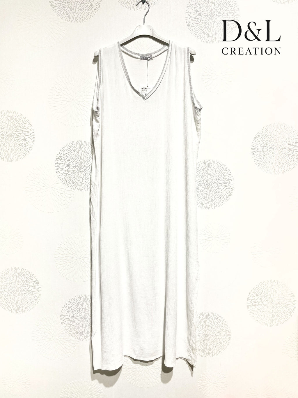 Plus Size Long sleeveless dress V -neck 70% Lin T38 at T52+
