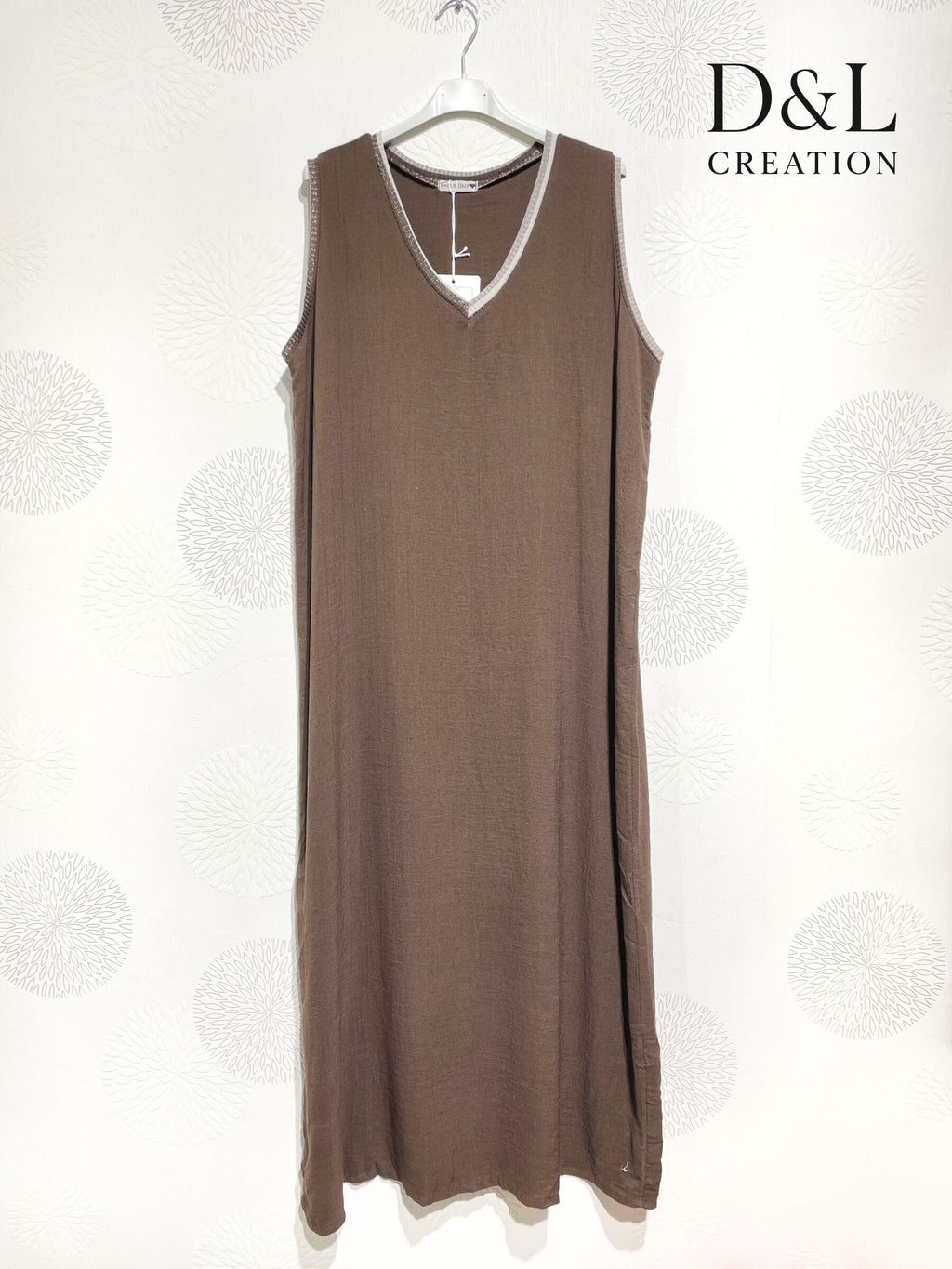 Plus Size Long sleeveless dress V -neck 70% Lin T38 at T52+