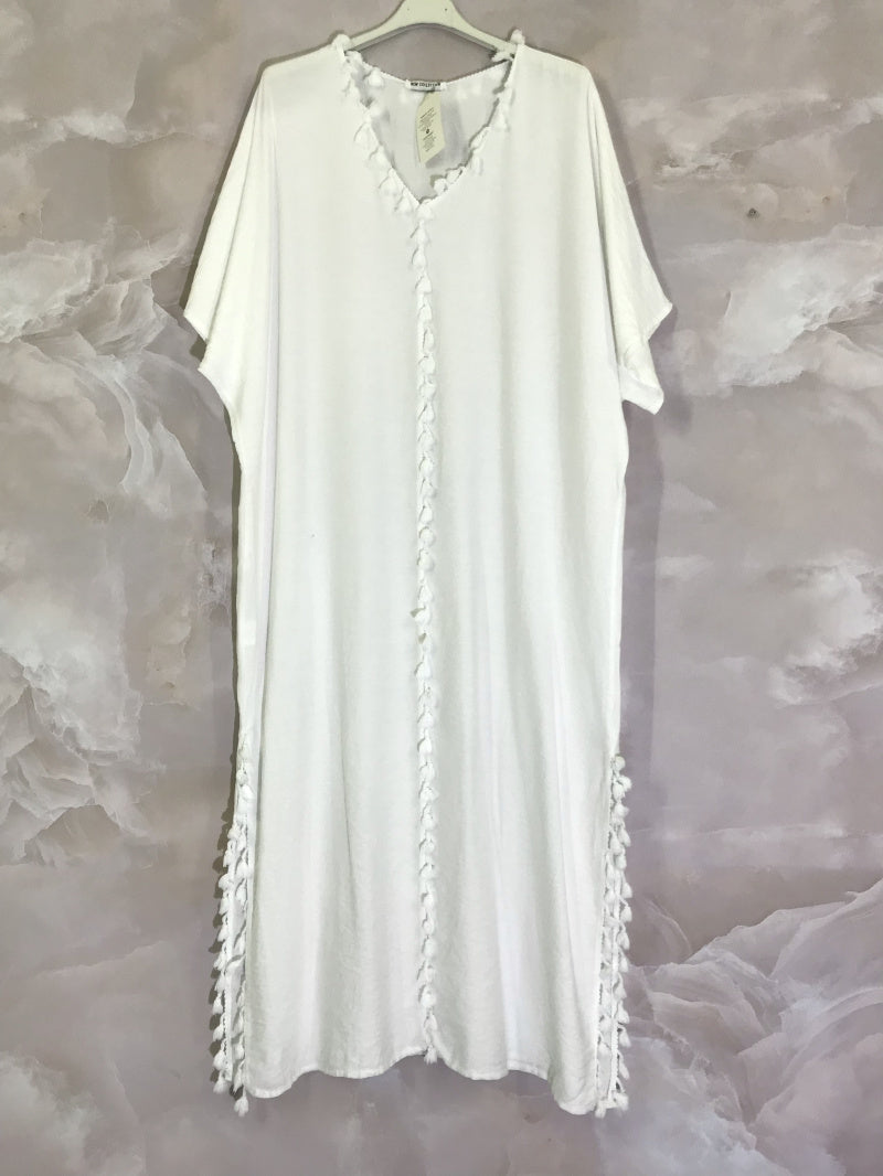Plus Size Long plain dress with short sleeves and pompoms