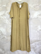 Plus Size Long plain dress with short sleeves and pompoms