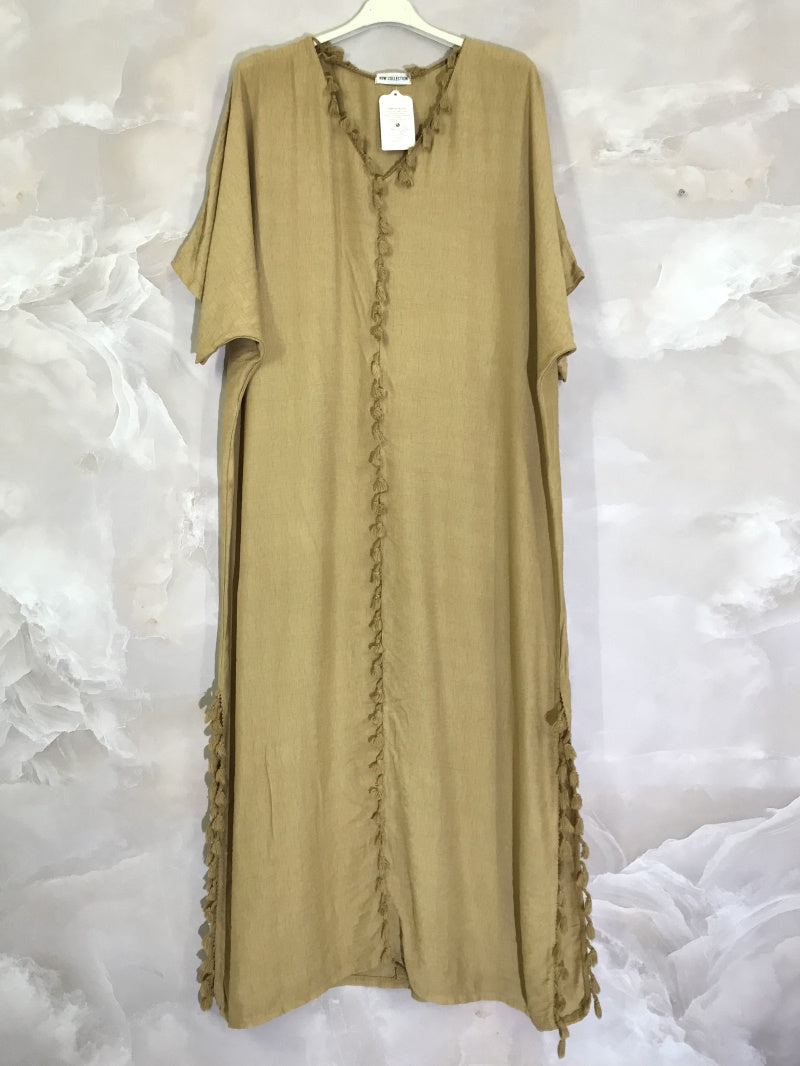 Plus Size Long plain dress with short sleeves and pompoms