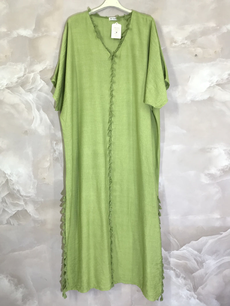 Plus Size Long plain dress with short sleeves and pompoms