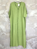 Plus Size Long plain dress with short sleeves and pompoms