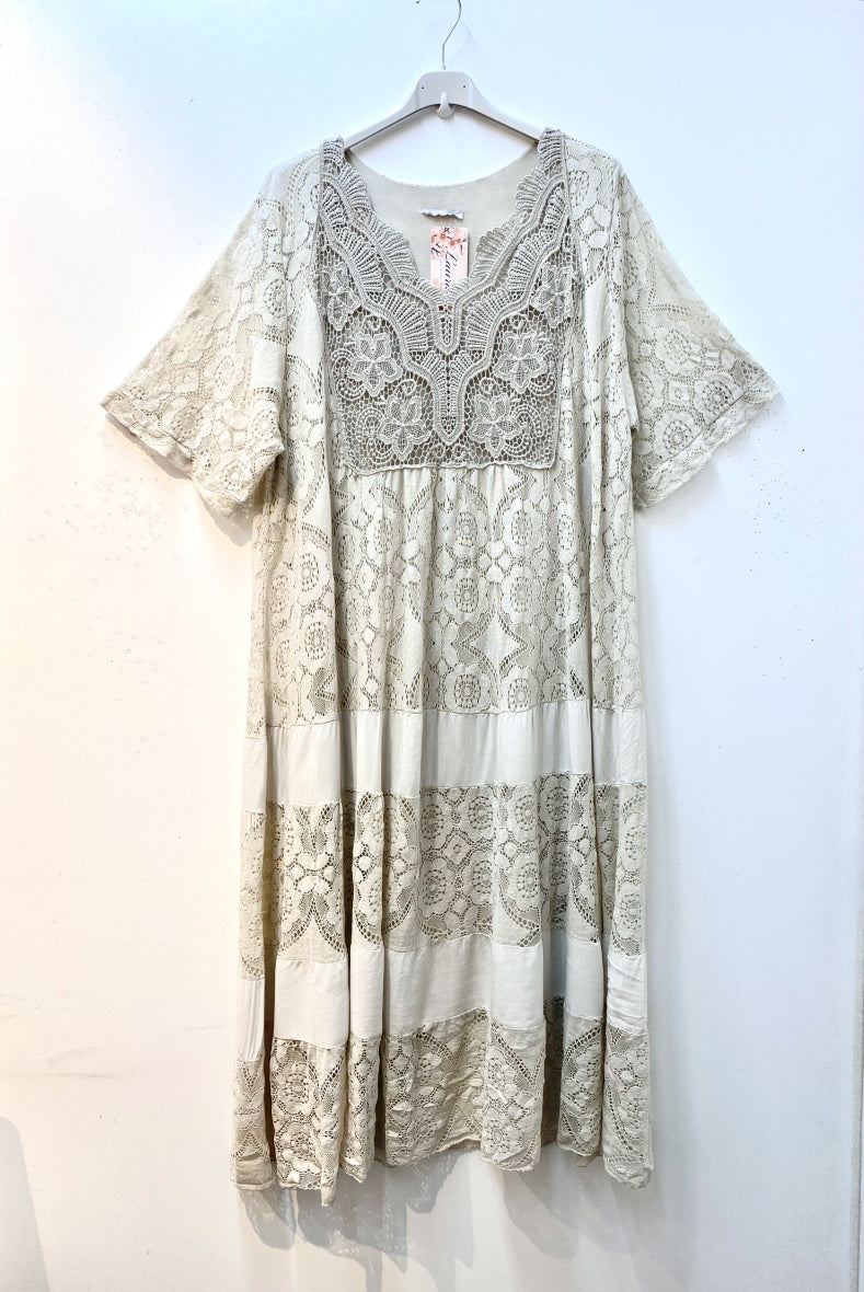 Plus Size Lace Midi Klänning med Overlay Effekt