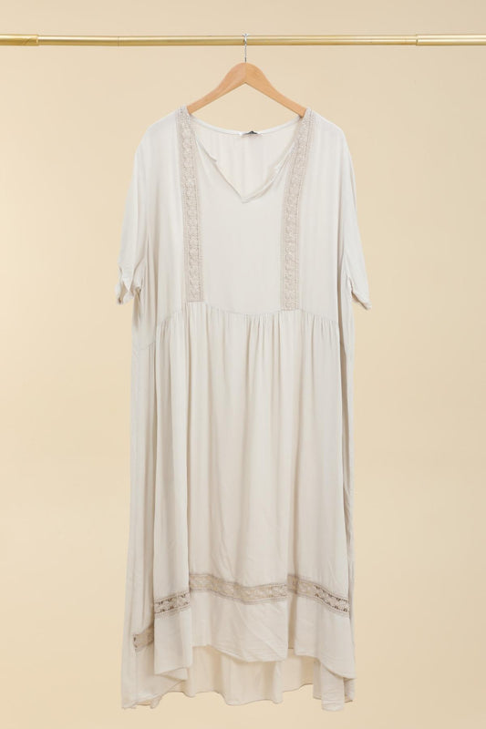 Plus Size Midi fluid dress with lace details