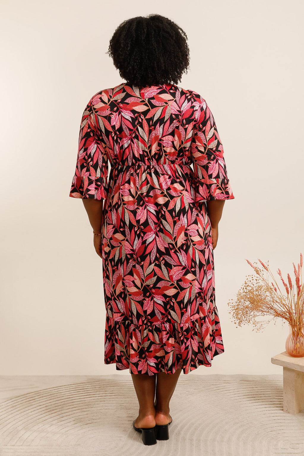 Trapeze klänning med volangärmar i stor storlek