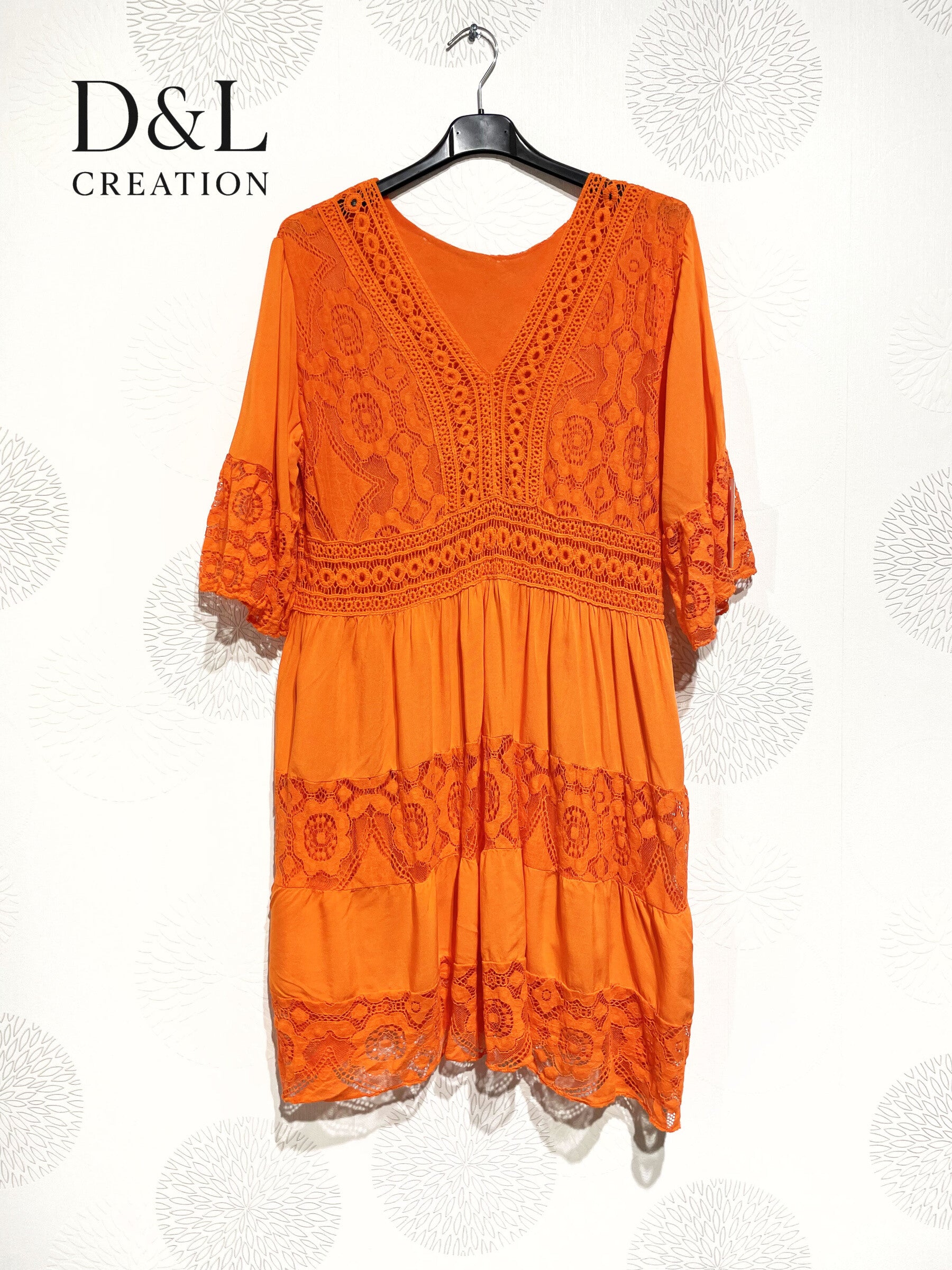 Plus Size United Dress med V-ringning och spets