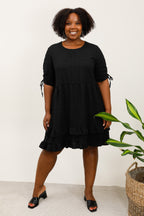 Dresses in short -sleeved bubble fabrics with large node i Stor Storlek