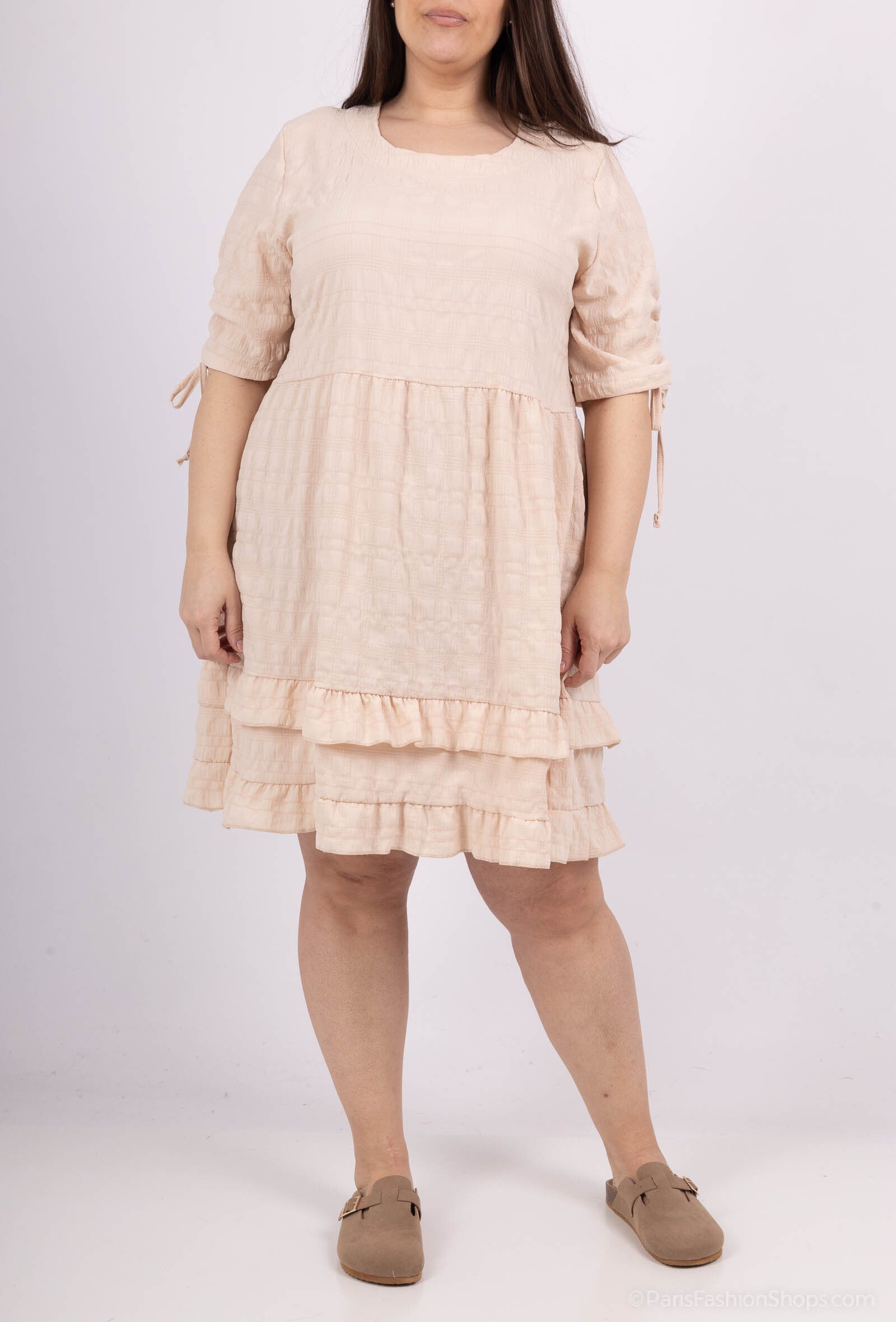 Kjolar i Plus Size med Kort Ärmar i Bubbeltyg och Stora Knutar