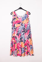 Ärmlös utsvängd klänning i tryck i Stor Storlek