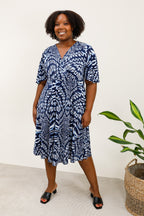 Kortärmad trapeziusklänning i stor storlek