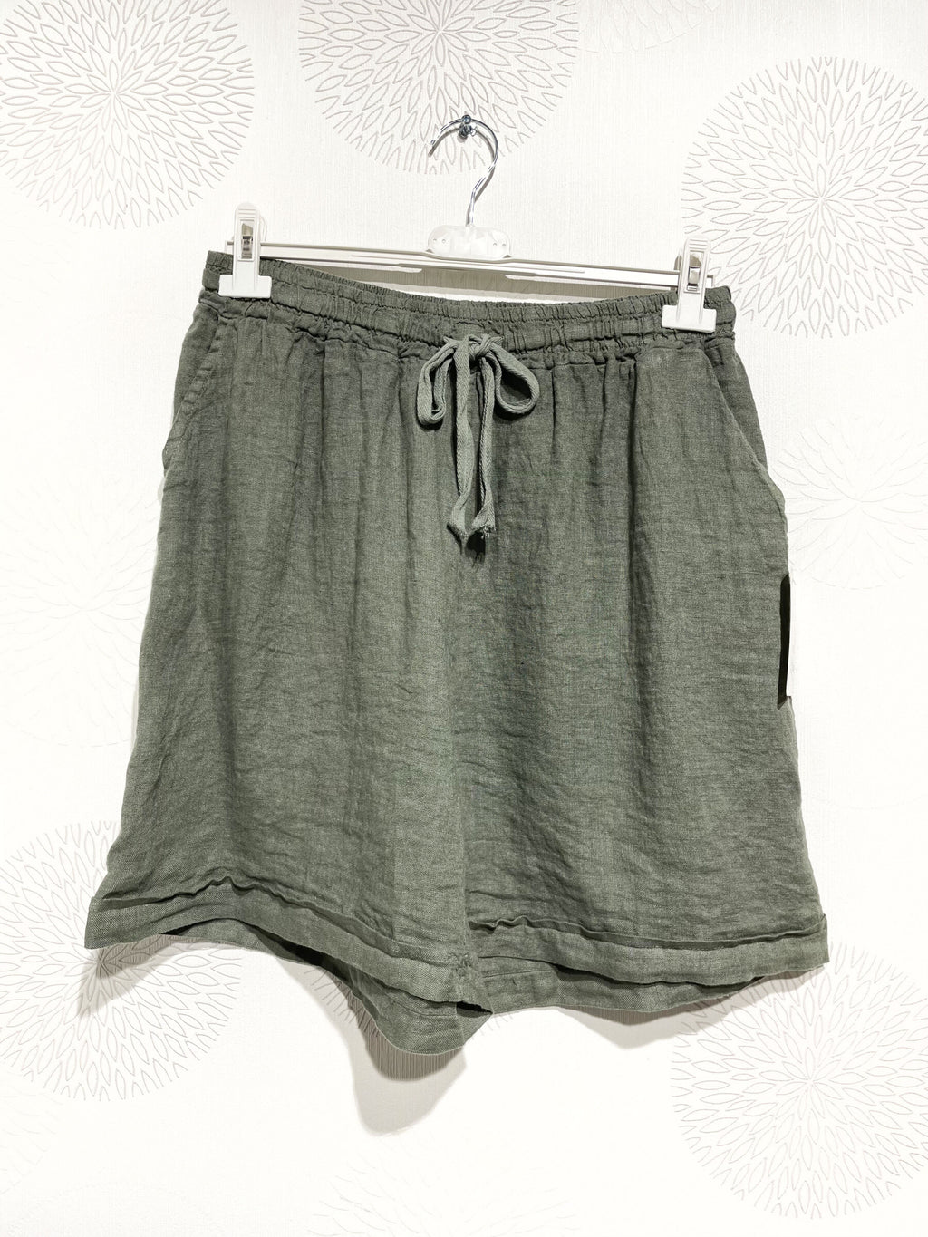 Plus Size Linen shorts with T38 to T50 pockets
