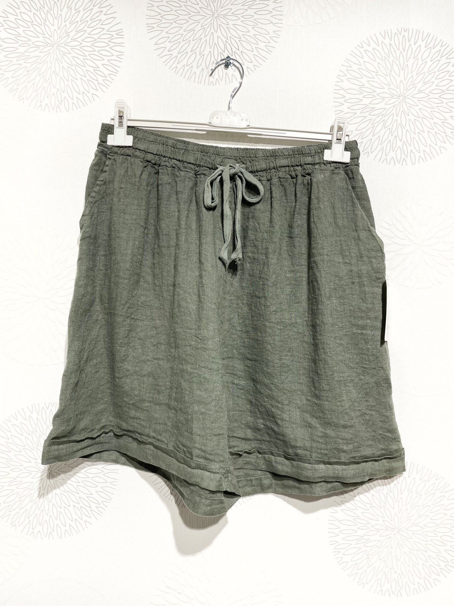 Plus Size Linen shorts with T38 to T50 pockets